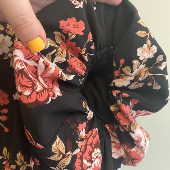 SOLD Floral Dress 💖 - Picture 6 of 9